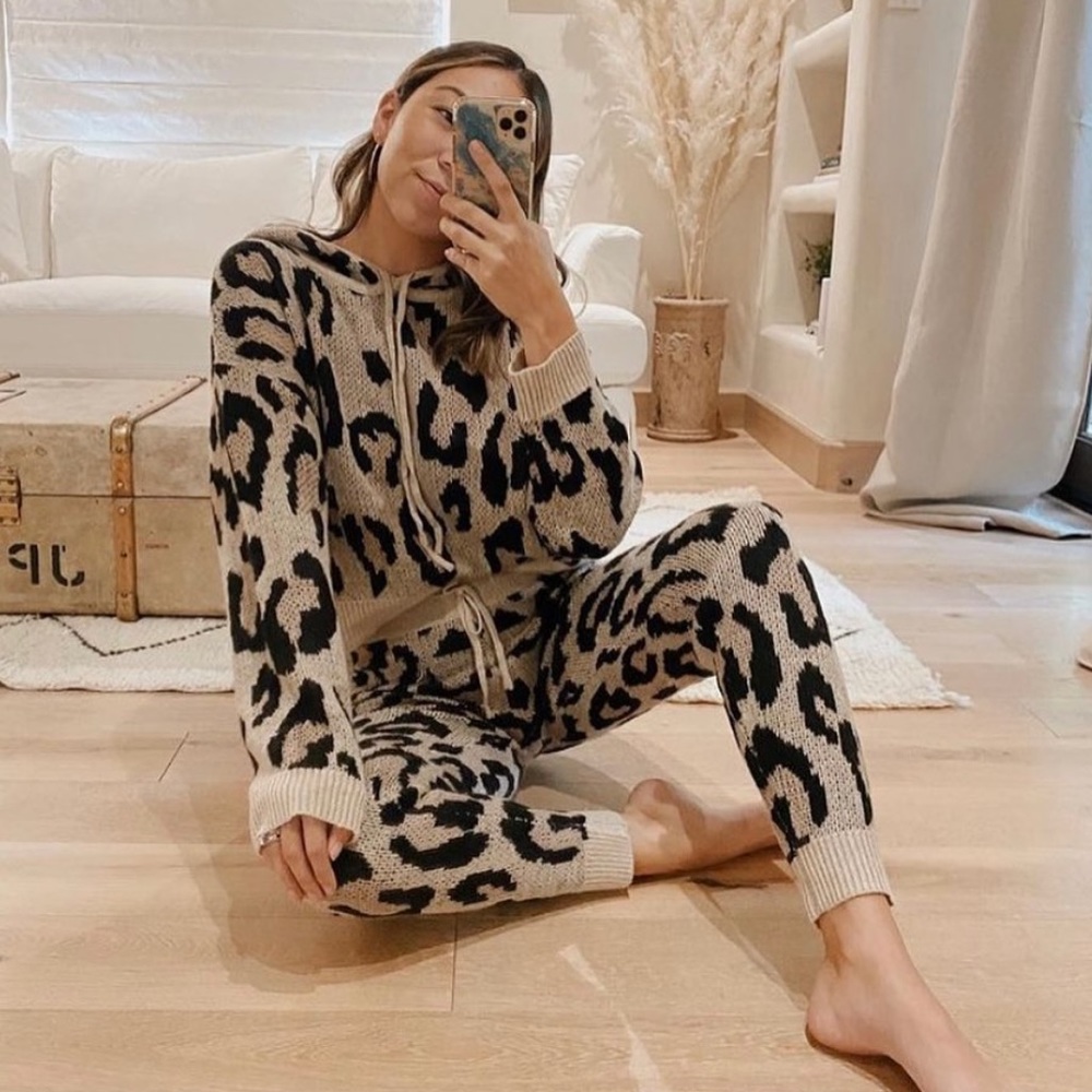 🚨24 HOUR SALE🚨Weekend Fit Leopard Print Set - Picture 2 of 10